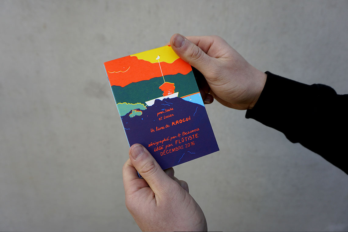 Der de couverture du livre leporello Avanti : un petit bateau est arrimé au port